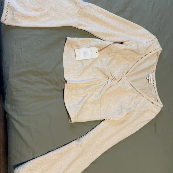 Shyanne bell sleeved top - Picture 7 of 7